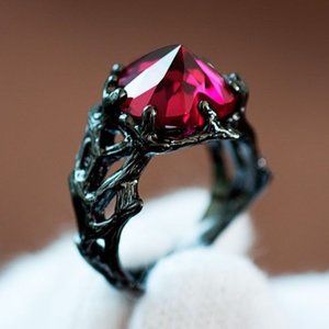 Vancaro Black Queen Baroque Goth Ring Red Heart Vines